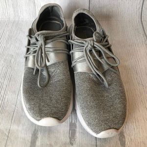 Champion tennis shoes